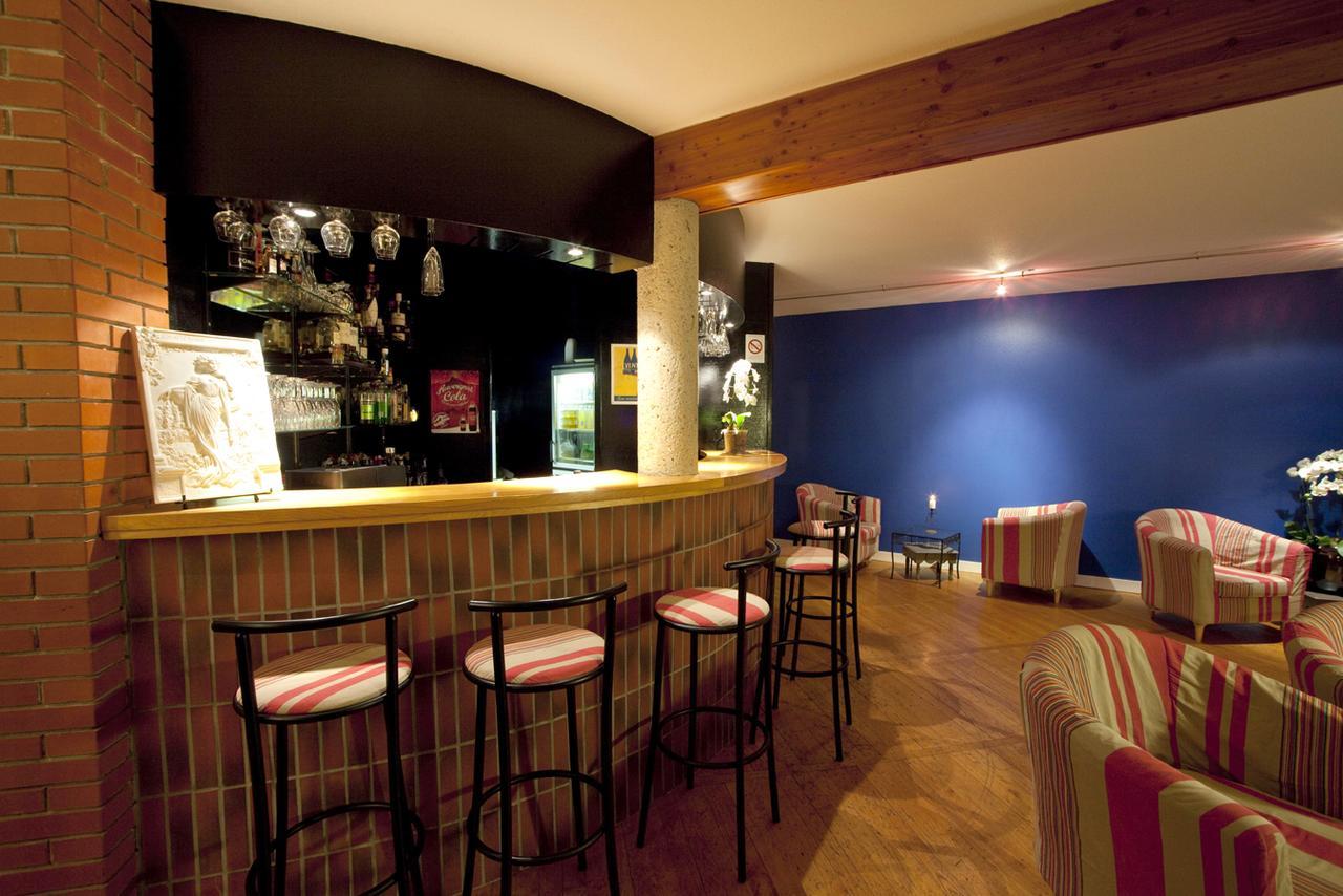 Logis Hotel Restaurant La Tour Dunieres Exterior photo
